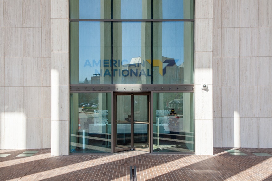 More Photos Of One Moody Plz, Galveston Office For Sale