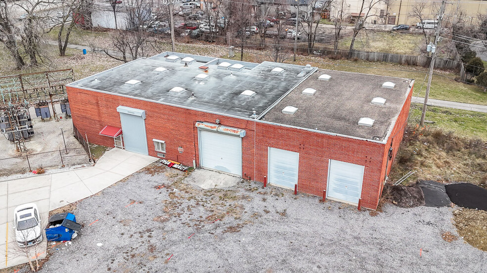 Primary Photo Of 4009 Warren Ave, Bellwood Warehouse For Lease