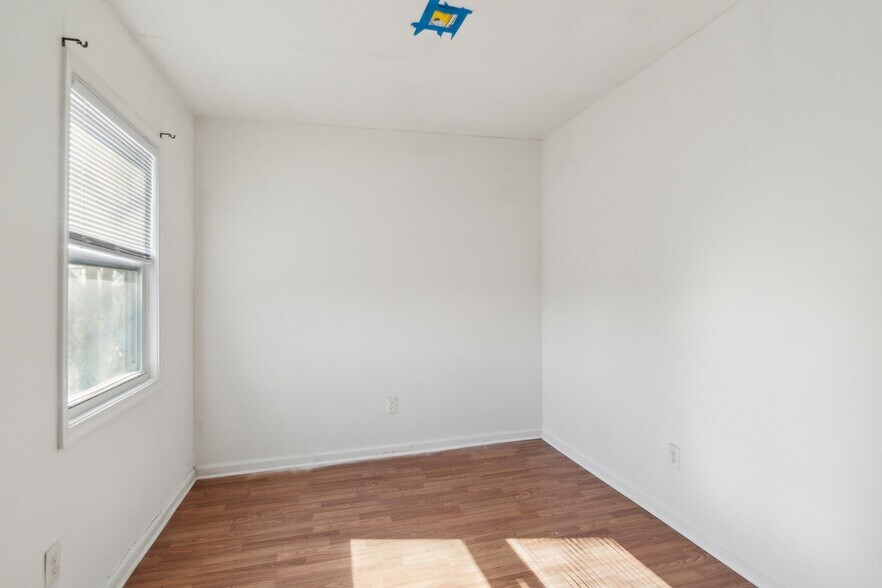 More Photos Of 3162 Buena Vista Ter SE, Washington Apartments For Sale