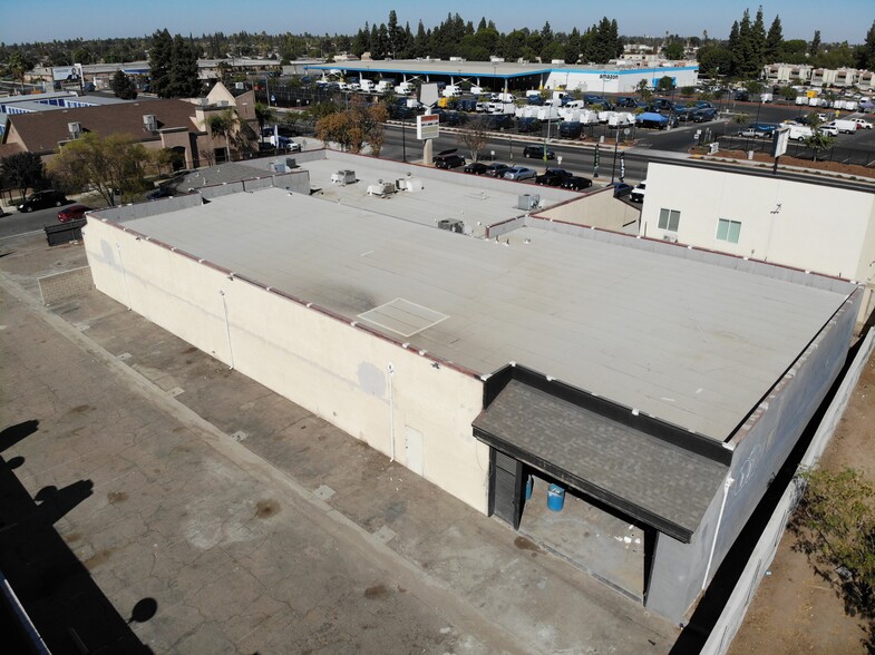 Primary Photo Of 3403-3415 Wilson Rd, Bakersfield Freestanding For Lease