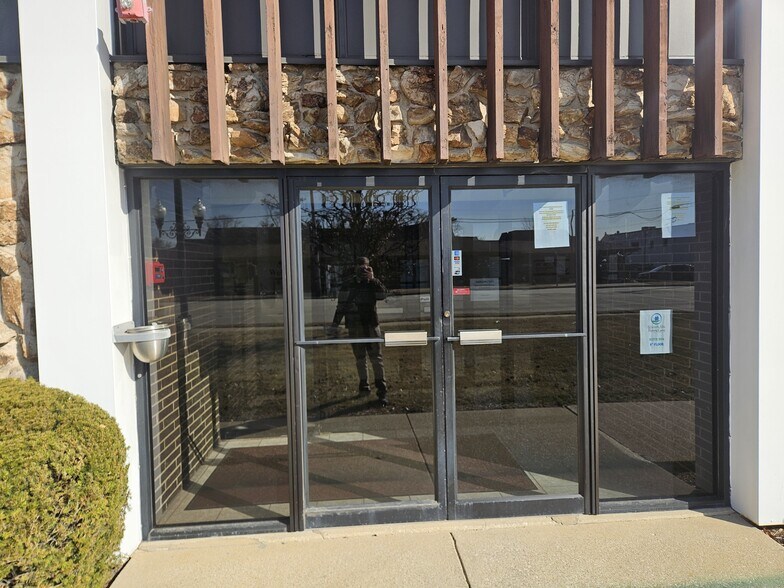 More Photos Of 4410-4414 Roosevelt Rd, Hillside Office For Lease