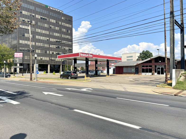 Primary Photo Of 500 Avery St, Parkersburg Service Station For Sale