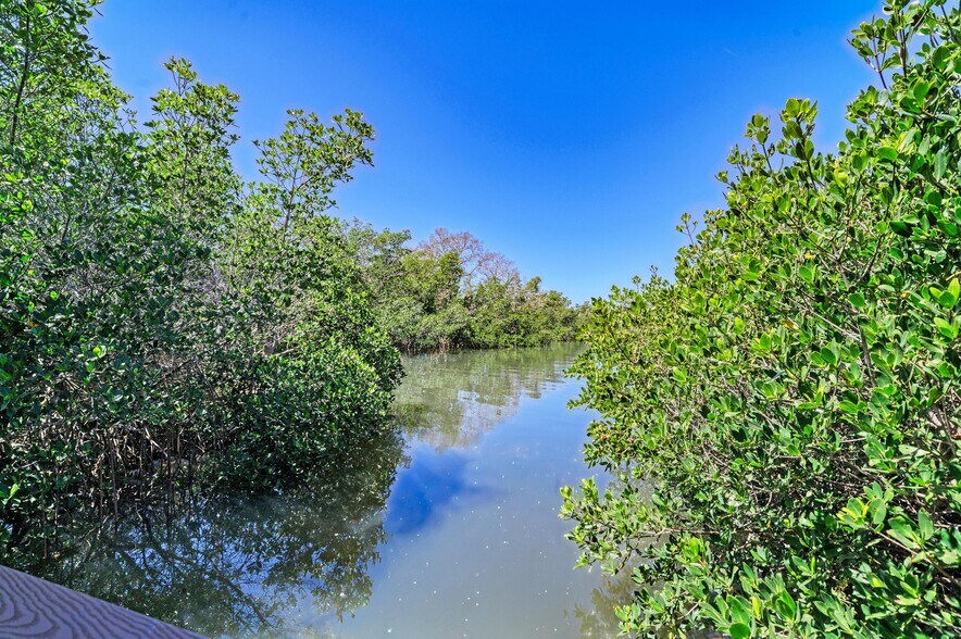 More Photos Of 5611 US 19, Palmetto Restaurant For Sale