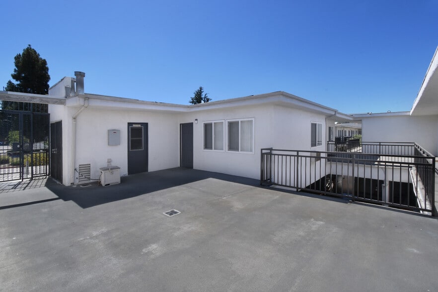 More Photos Of 9301 Darby Ave, Northridge Apartments For Sale