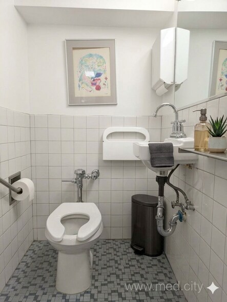 More Photos Of 1010 5th Ave, New York Healthcare For Sale