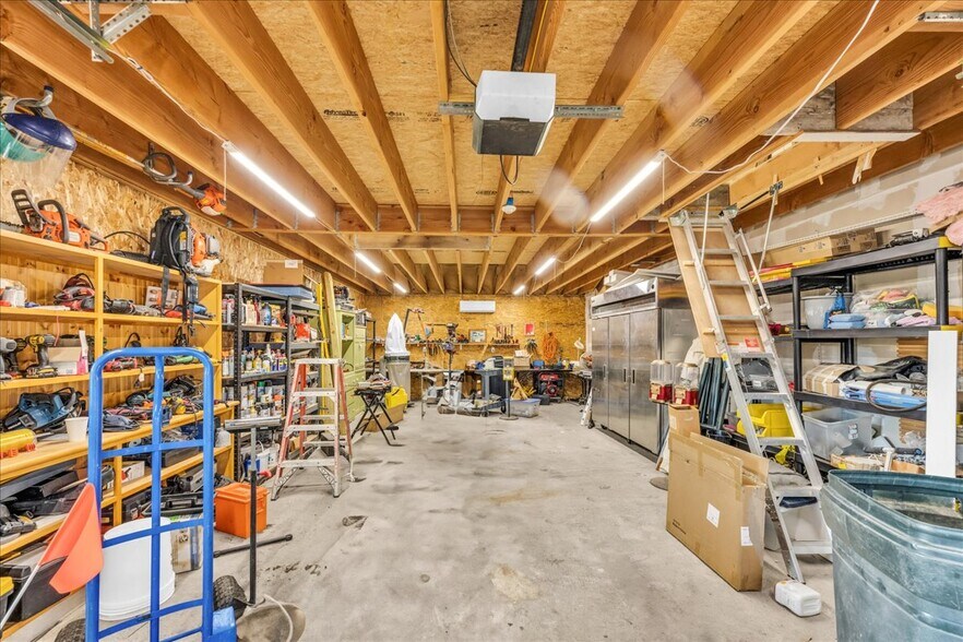 More Photos Of 357 W Main St, Searsport Freestanding For Sale