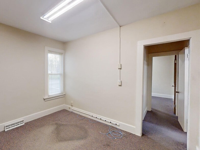 More Photos Of 2702-2704 Peach St, Erie Office Residential For Lease