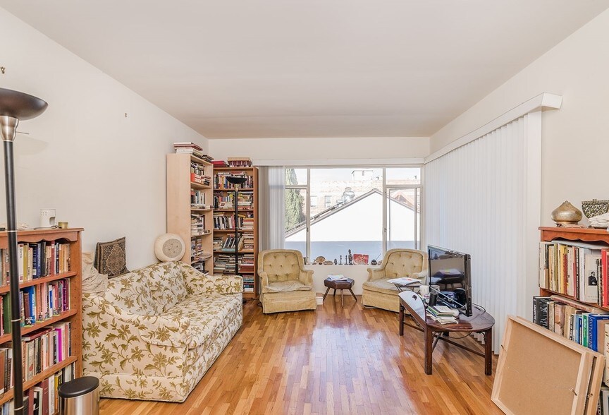 More Photos Of 1037 Sanborn Ave, Los Angeles Apartments For Sale
