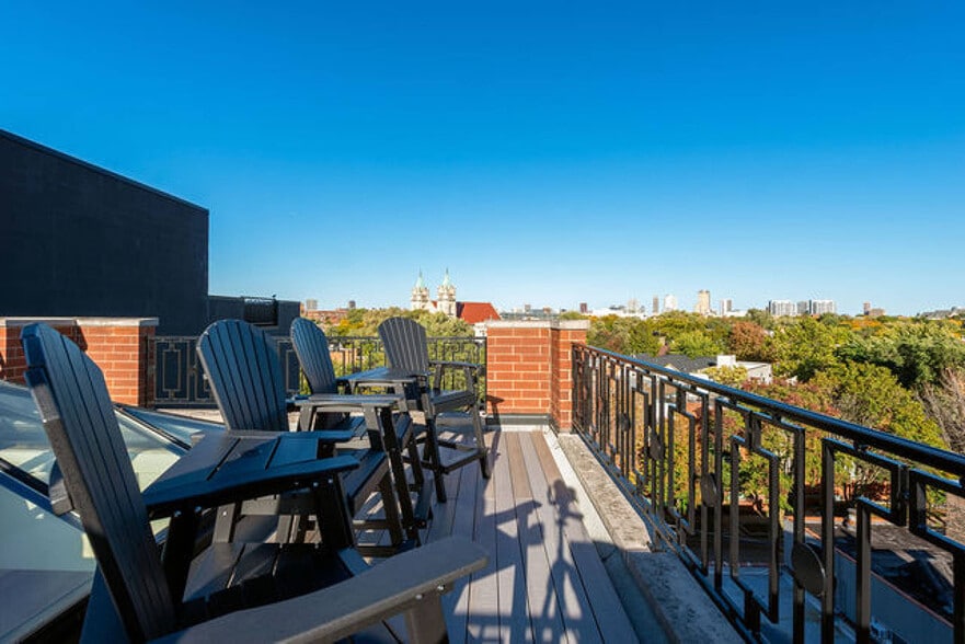 More Photos Of 2217 N Clybourn Ave, Chicago Storefront Retail Residential For Sale