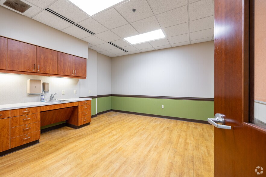 More Photos Of 5901 Delmar Blvd, Saint Louis Apartments For Lease