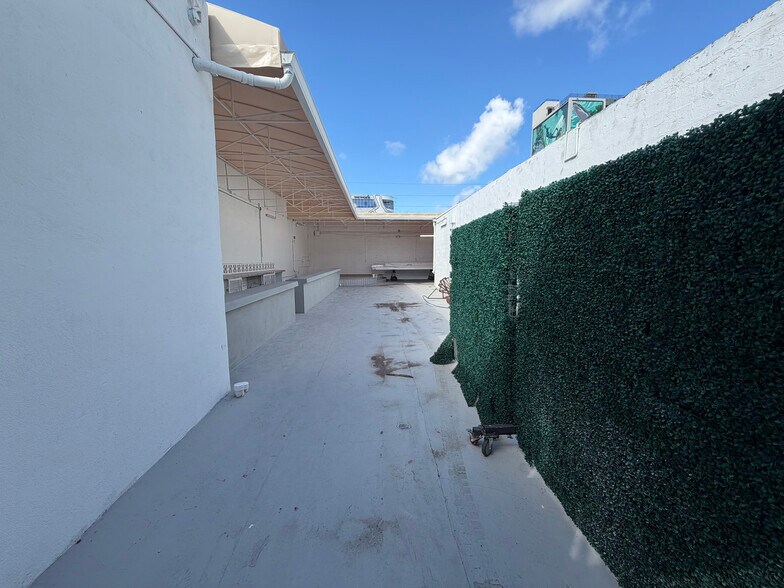 More Photos Of 345 NW 24th St, Miami Storefront Retail Office For Sale