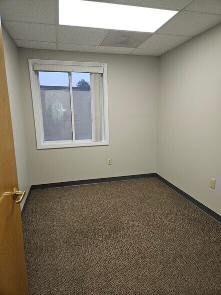 More Photos Of 118 Long Pond Rd, Plymouth Medical For Lease
