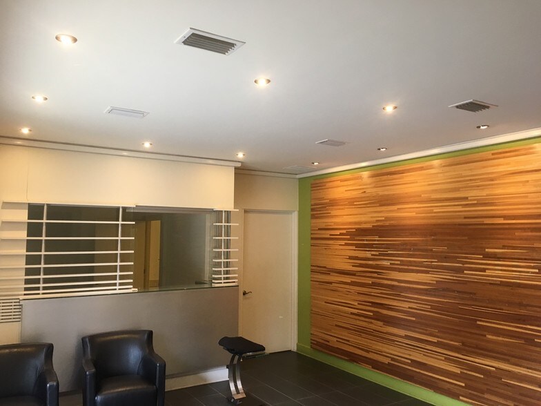 More Photos Of 4030 N Monroe St, Tallahassee Light Distribution For Sale