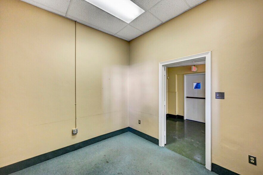 More Photos Of 301 Delaware Ave, Olyphant Office For Sale