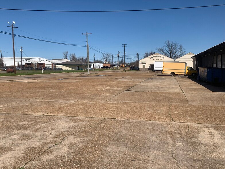 More Photos Of 121 Kansas City Ave, Shreveport Truck Terminal For Lease