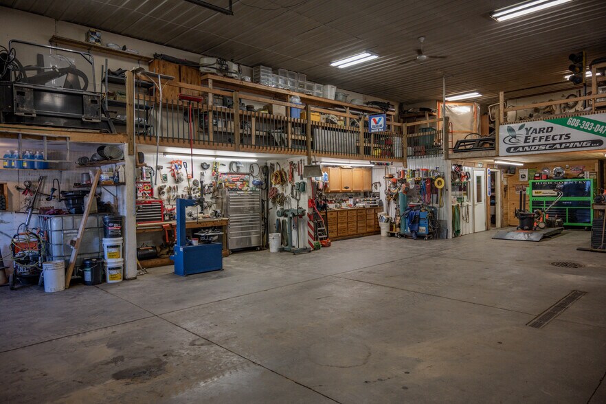 More Photos Of 1626 Academy St, Elroy Warehouse For Sale
