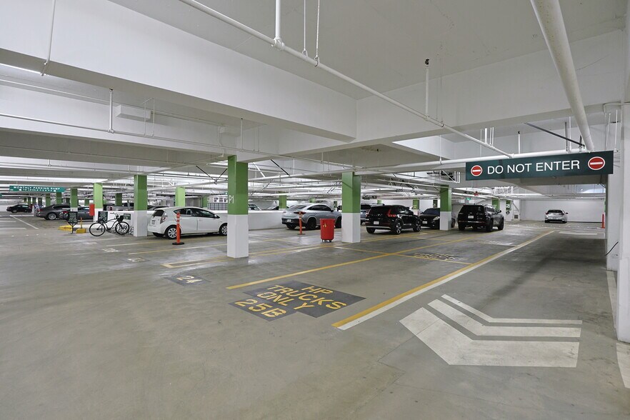 More Photos Of 1880 Century Park E, Los Angeles Office For Lease