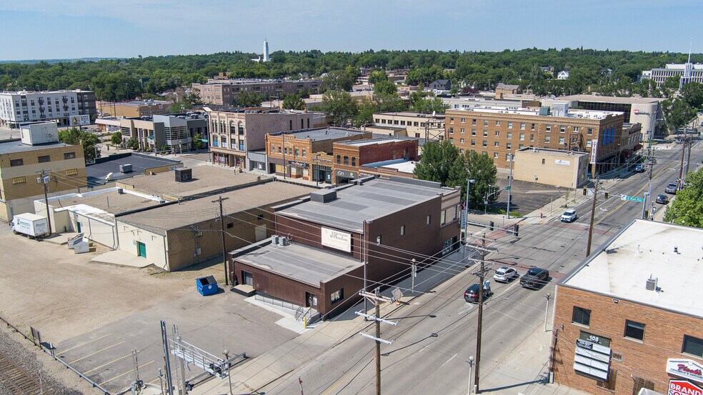 More Photos Of 223 E Main Ave, Bismarck Showroom For Sale