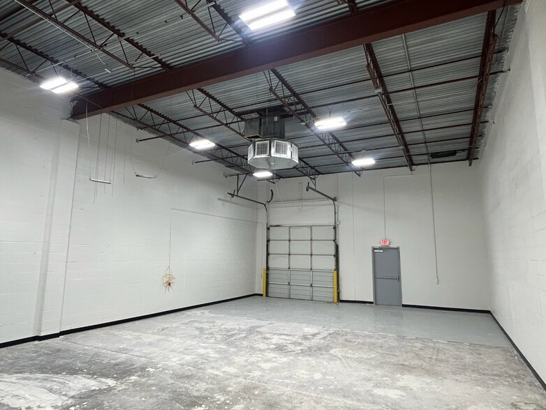 More Photos Of 8601 Jameel Rd, Houston Warehouse For Lease