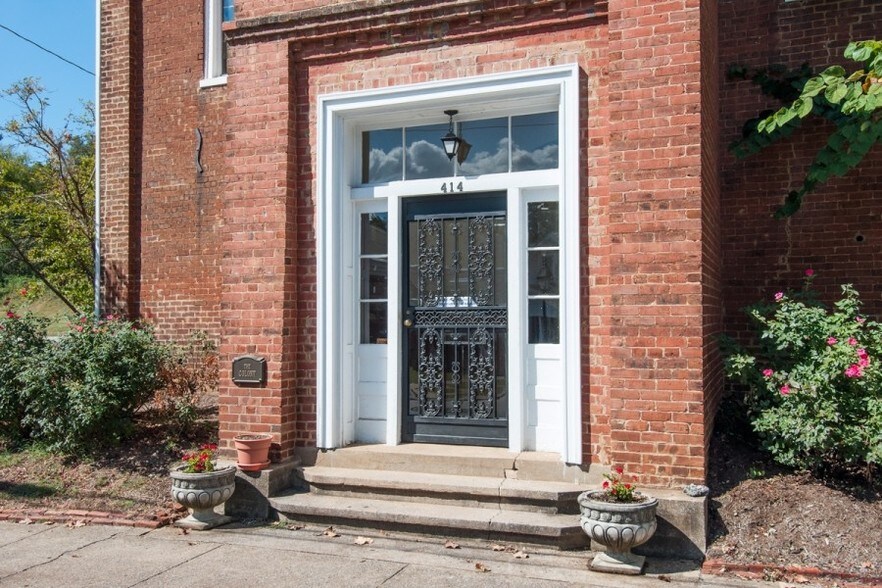 More Photos Of 414 Wharf St, Loudon Office For Sale