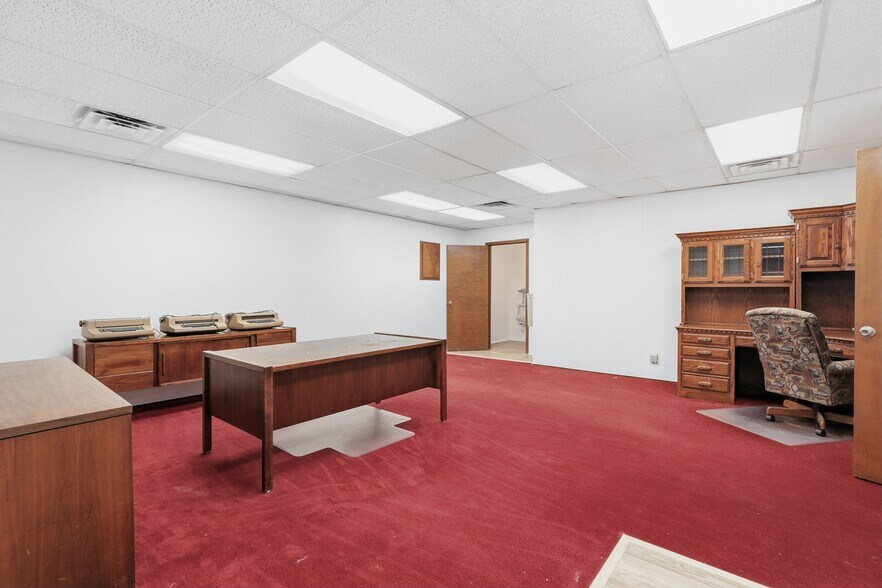 More Photos Of 212 N 16th St, La Porte Light Distribution For Sale