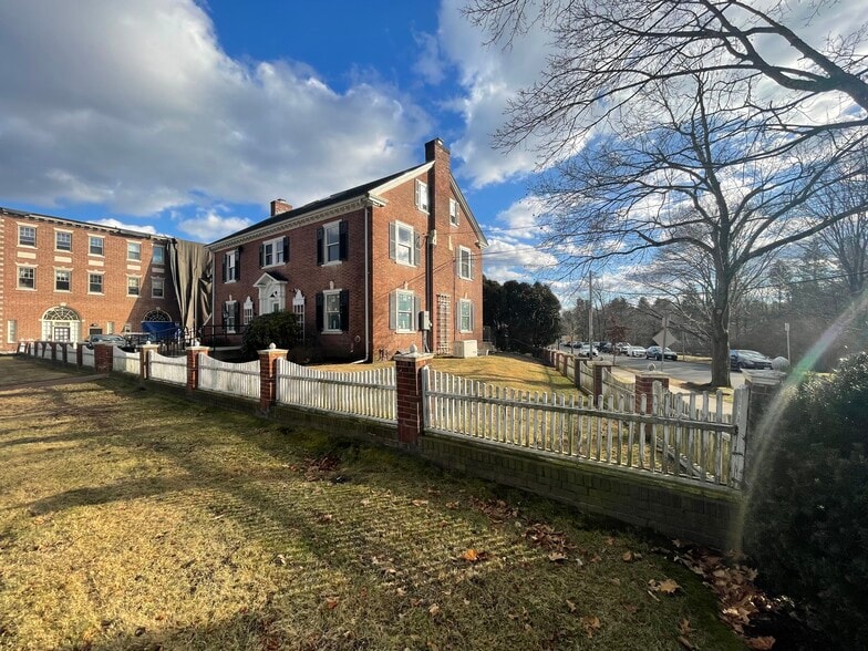 More Photos Of 6 Windsor St, Andover Office For Sale