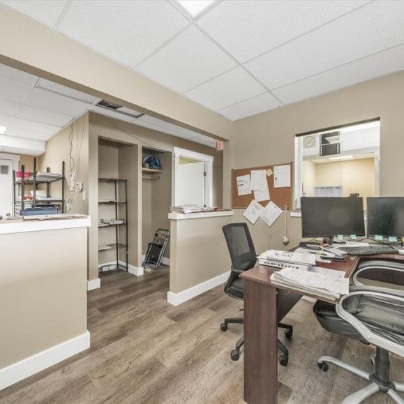 More Photos Of 25400-25430 Goddard Rd, Taylor Medical For Sale