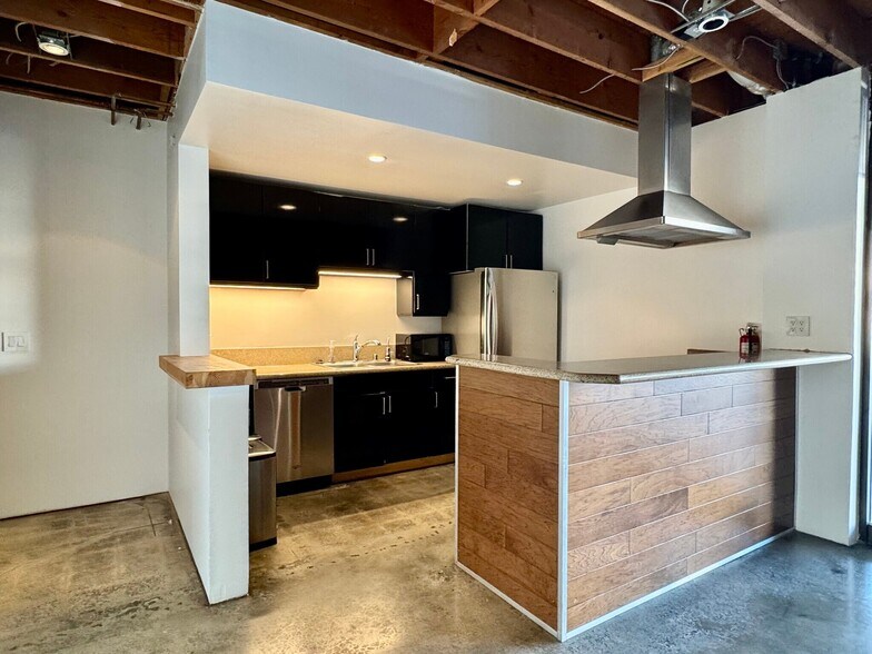 More Photos Of 1648 10th St, Santa Monica Loft Creative Space For Sale