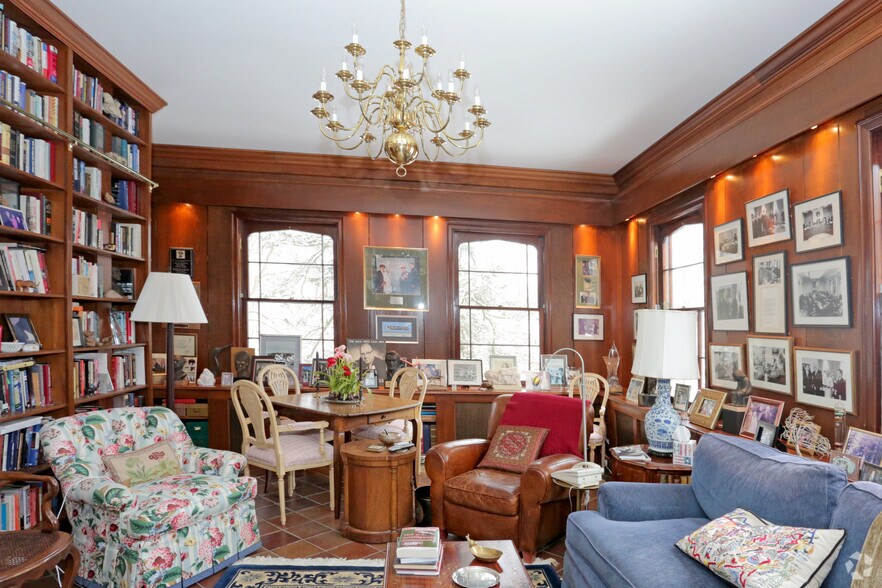 More Photos Of 12 Glenwood Rd, Roslyn Specialty For Sale