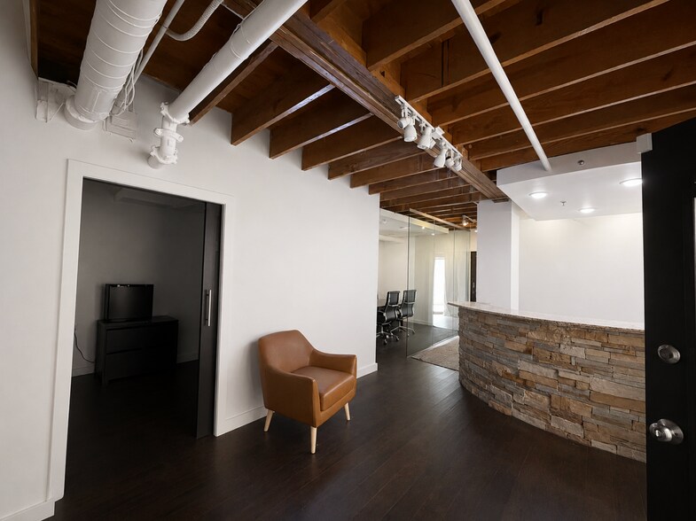More Photos Of 1005 W Jefferson Blvd, Dallas Loft Creative Space For Lease