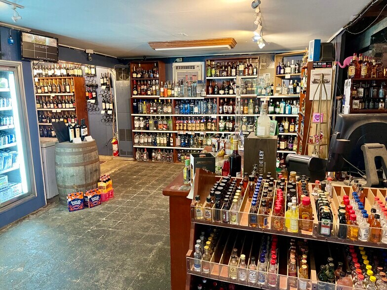 More Photos Of 5 Norwich Rd, East Haddam Freestanding For Sale