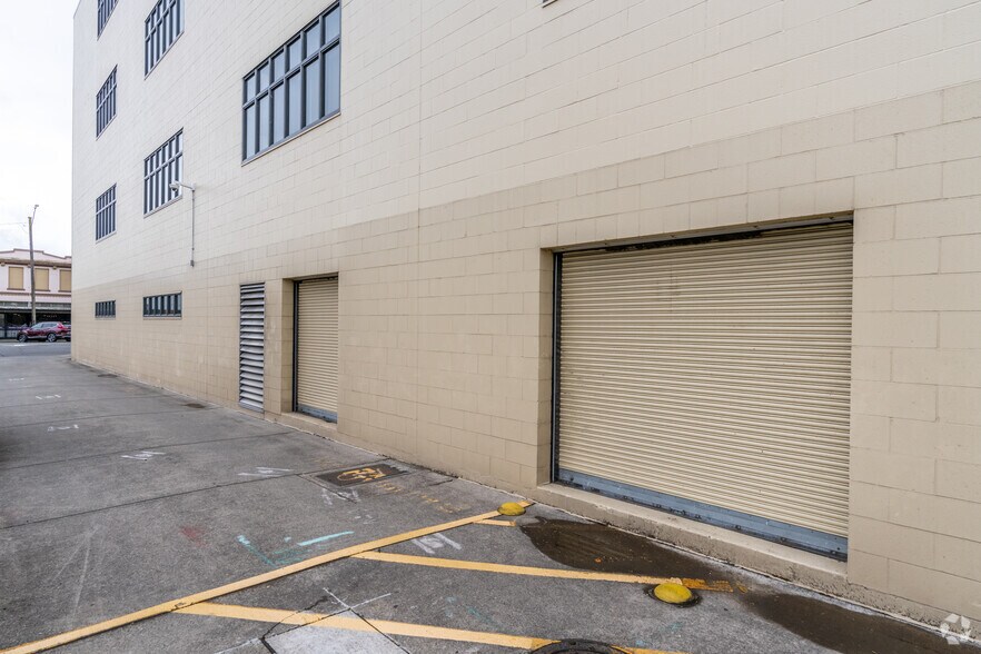 More Photos Of 1215 State St, Salem Office For Lease