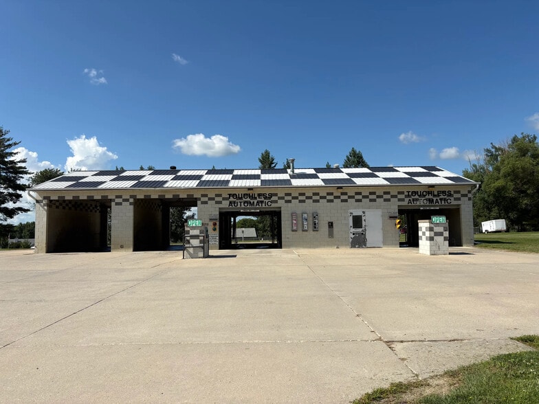 Primary Photo Of 803 E Highway 92, Winterset Carwash For Sale