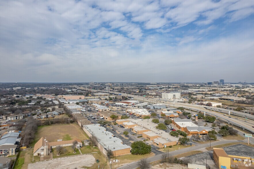 More Photos Of 8868 Research Blvd, Austin Flex For Lease