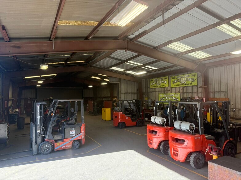 More Photos Of 1360-1366 Burton Ave, Salinas Warehouse For Sale