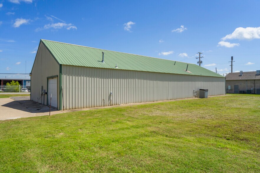 More Photos Of 26400 E 111th St S, Coweta Flex For Sale
