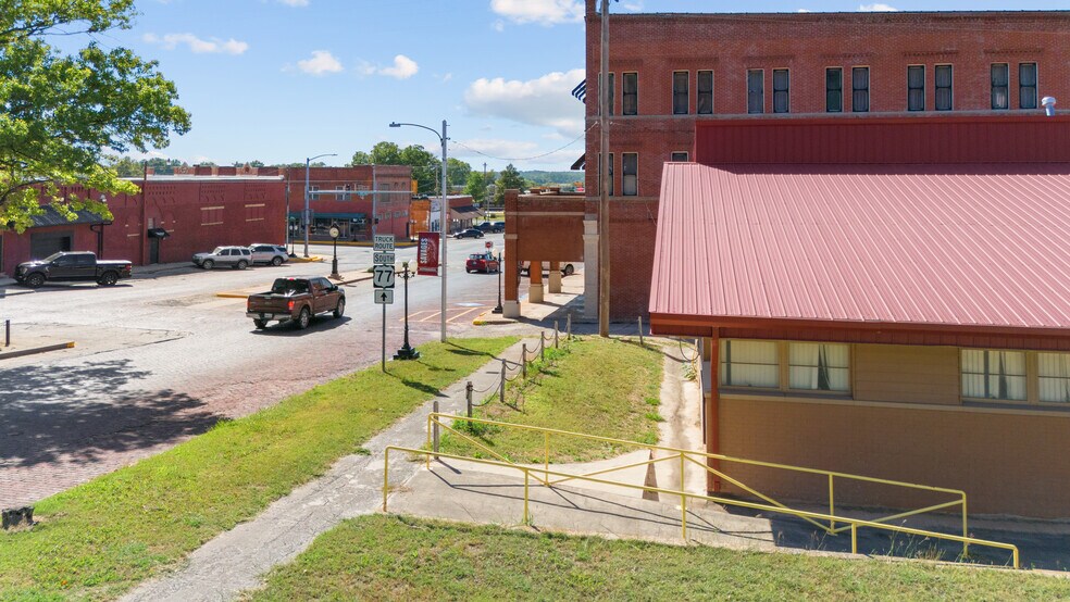 More Photos Of 116 E Robert S Kerr Blvd, Wynnewood Medical For Sale