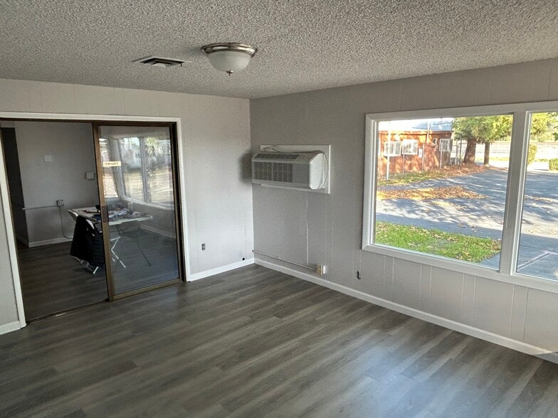 More Photos Of 4810 Westside Rd, Redding Flex For Lease