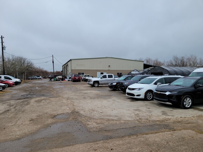 More Photos Of 10131 Belknap Rd, Sugar Land Warehouse For Sale