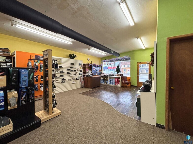 More Photos Of 118 N Broadway Ave, Miller General Retail For Sale