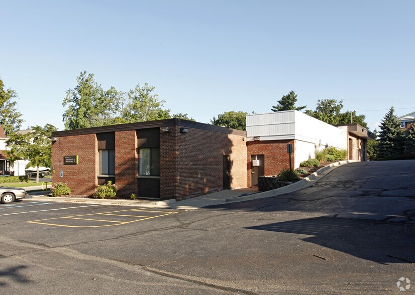 More Photos Of 813 W Michigan Ave, Jackson Medical For Sale