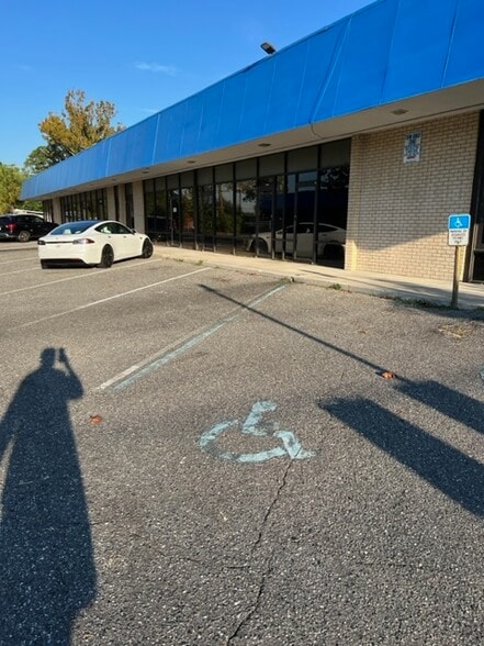 More Photos Of 580 Ellis Rd S, Jacksonville Office For Sale