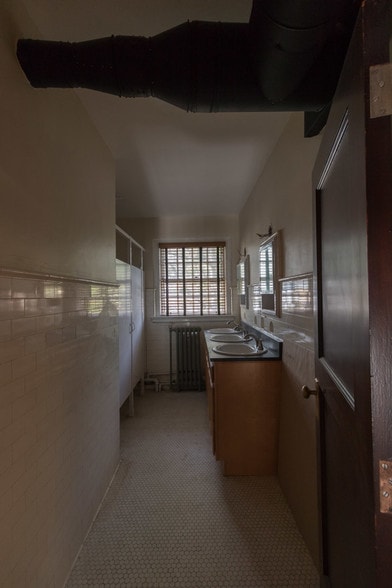 More Photos Of 135 Clarence St, Bridgeport Office For Sale