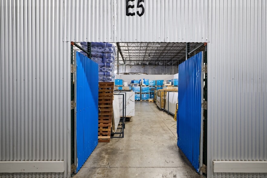 More Photos Of 2507 Investors Row, Orlando Distribution For Lease