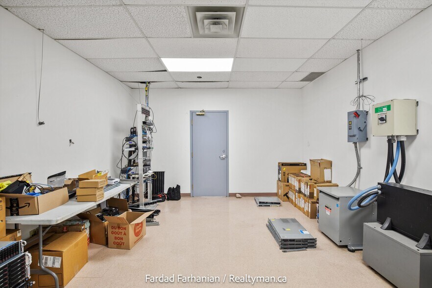 More Photos Of 42 Cardico Dr, Whitchurch-Stouffville Warehouse For Sale