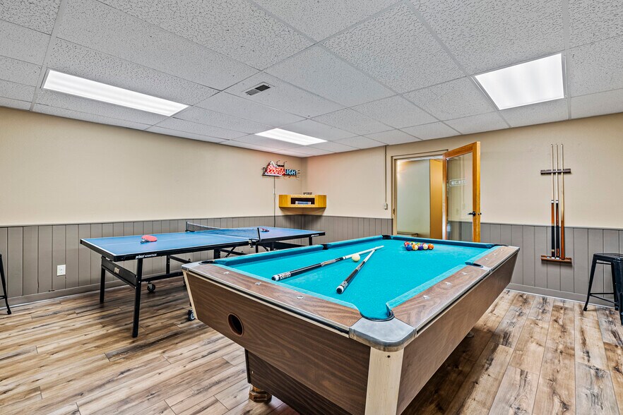 More Photos Of 11744 Galice Rd, Merlin Hotel For Sale