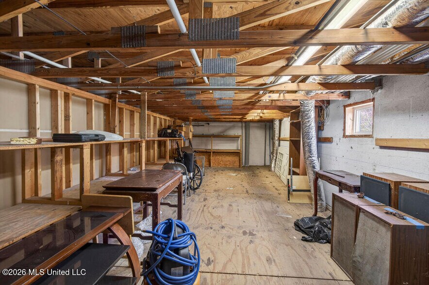 More Photos Of 2005 Government St, Ocean Springs Flex For Lease