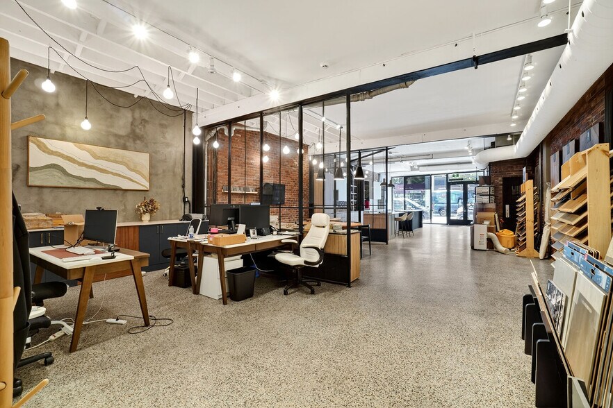 More Photos Of 7553 Rue Saint-Hubert, Montréal General Retail For Lease