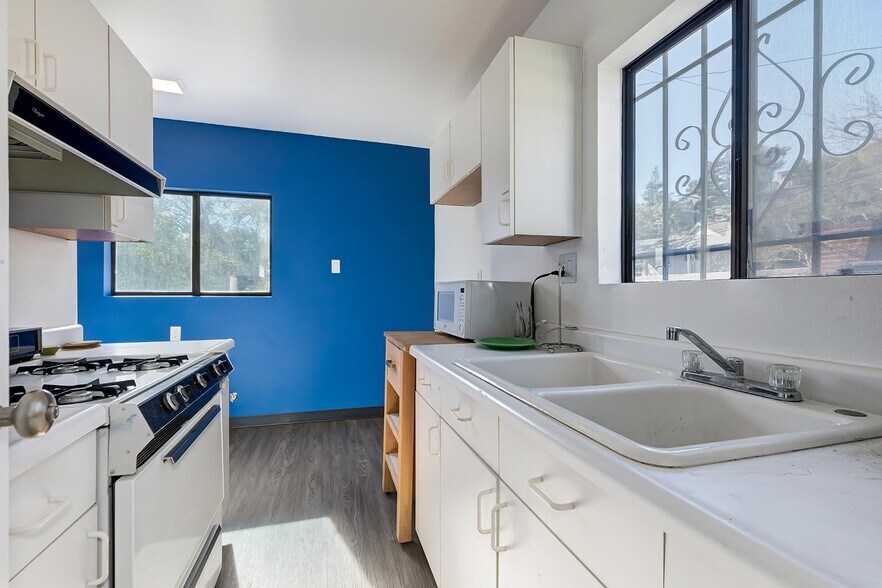 More Photos Of 3361-3365 Barham Blvd, Los Angeles Loft Creative Space For Lease