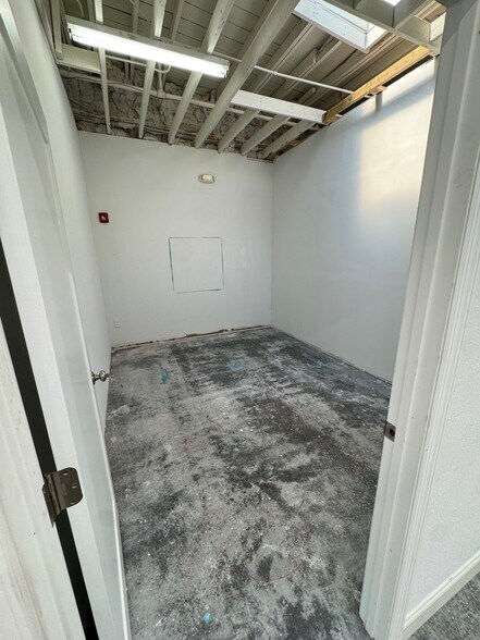 More Photos Of 323-329 Central Ave, Sarasota Office For Lease